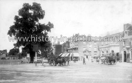 The Coach & Horse, Kew Green, Richmond, Surrey. c.1905